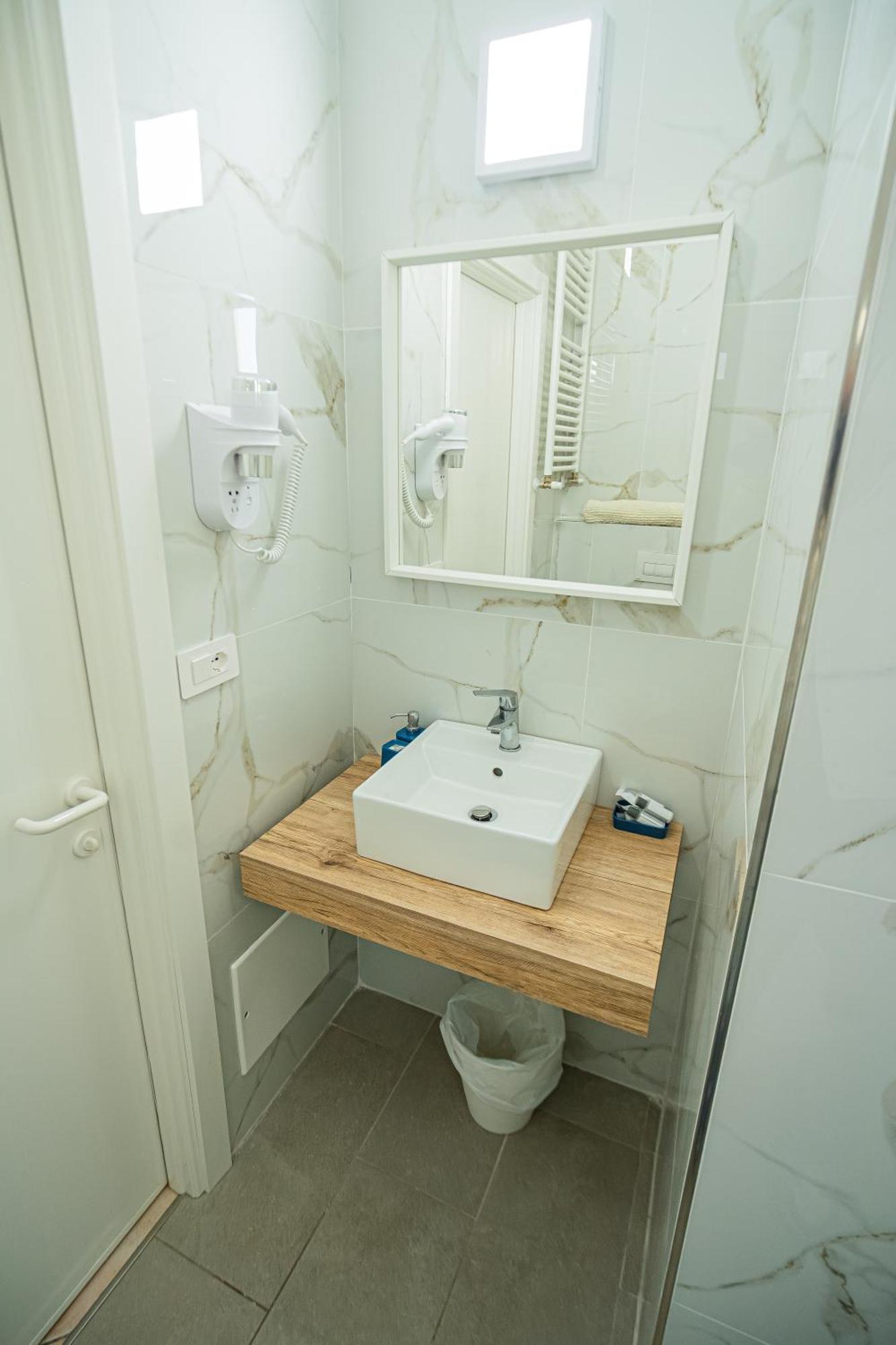 Hotel Aldebaran Римини Экстерьер фото