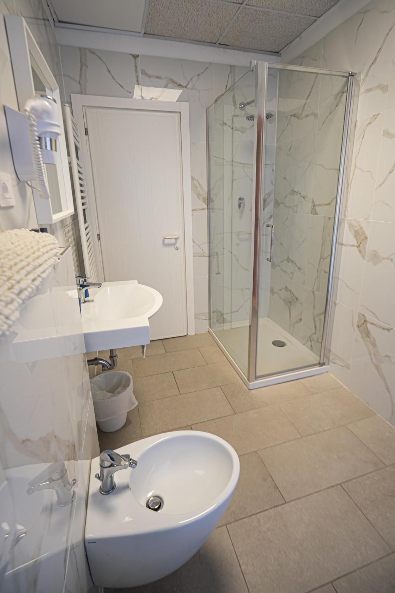 Hotel Aldebaran Римини Экстерьер фото