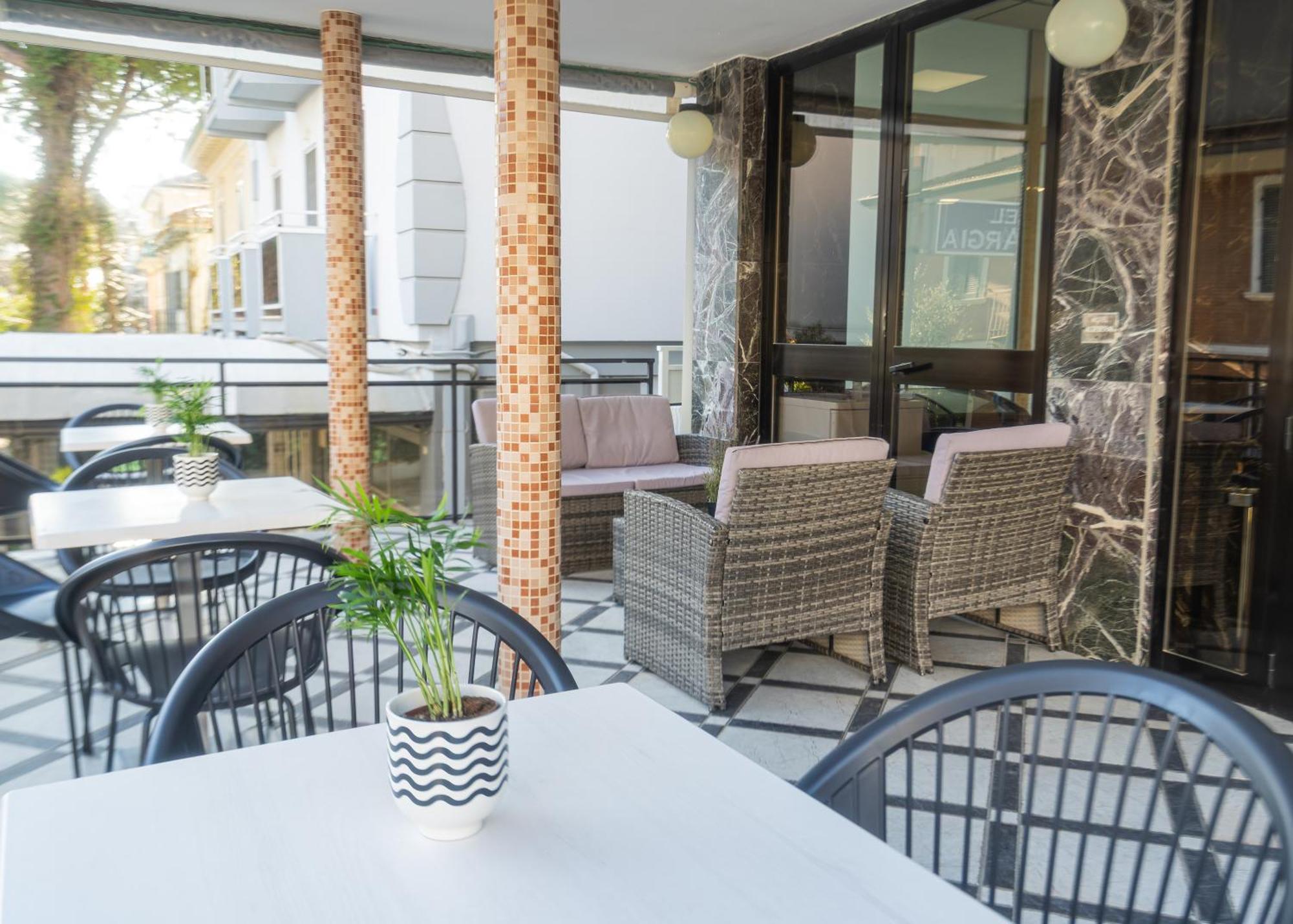 Hotel Aldebaran Римини Экстерьер фото
