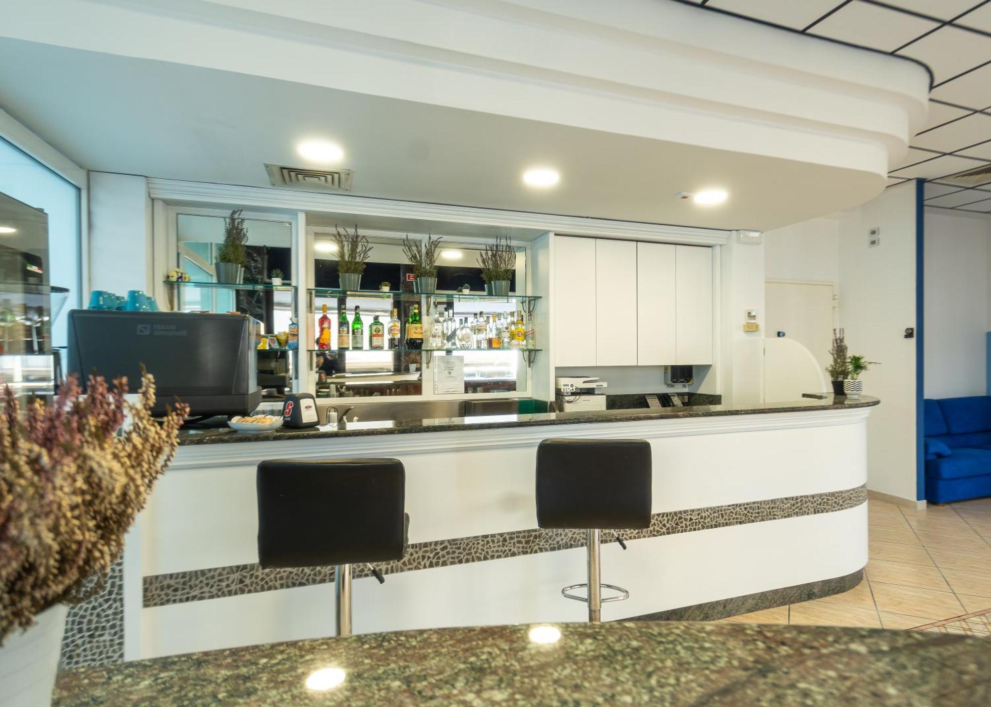 Hotel Aldebaran Римини Экстерьер фото
